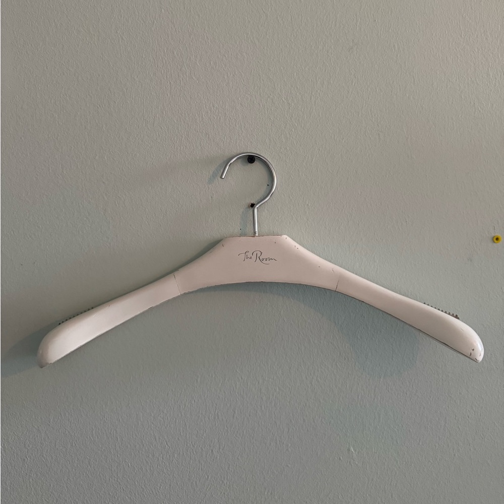 THE ROOM HANGER